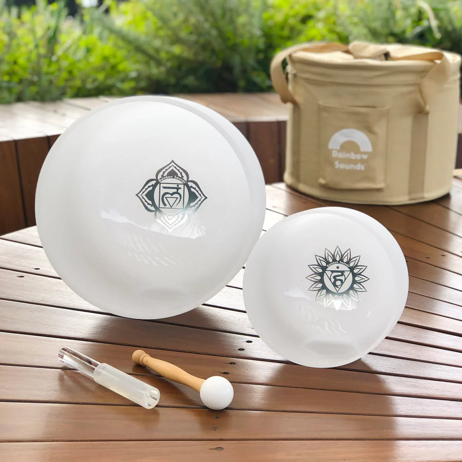 SHARP NOTES | Set Of 2 White Crystal Singing Bowls In Beige Bags