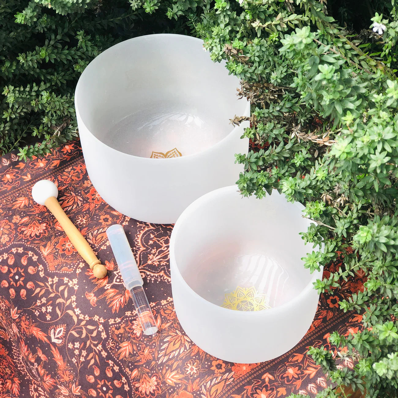 Earth & Soul Star Set Of 2 Crystal Singing Bowls In Beige Bag